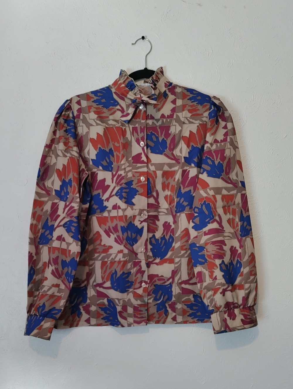 Abstract Floral Print Ruffled Collar Button-Up Blouse — Blue, Red, Taupe
